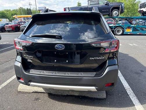 Crystal Black Silica 2023 Subaru Outback Limited