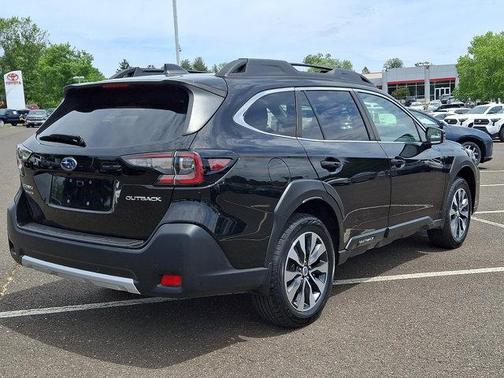 Crystal Black Silica 2023 Subaru Outback Limited