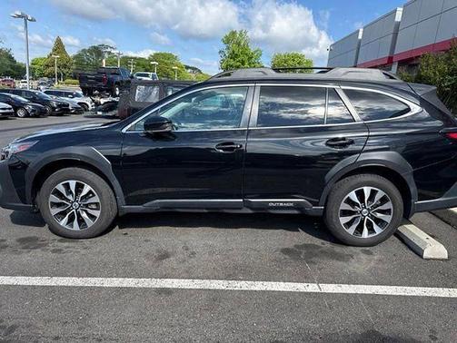 Crystal Black Silica 2023 Subaru Outback Limited