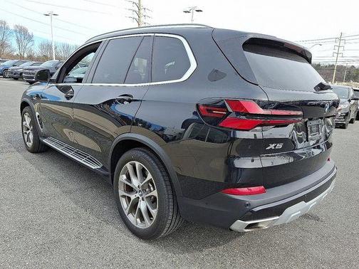 Black Sapphire Metallic 2024 BMW X5 xDrive40i