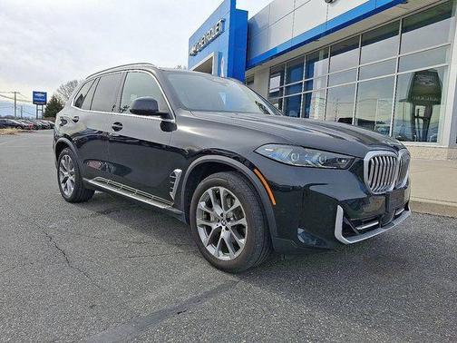 Black Sapphire Metallic 2024 BMW X5 xDrive40i