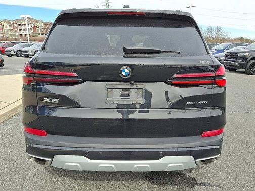 Black Sapphire Metallic 2024 BMW X5 xDrive40i