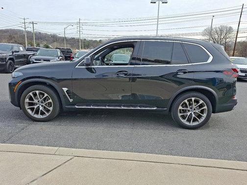Black Sapphire Metallic 2024 BMW X5 xDrive40i
