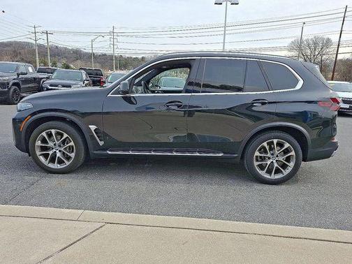 Black Sapphire Metallic 2024 BMW X5 xDrive40i