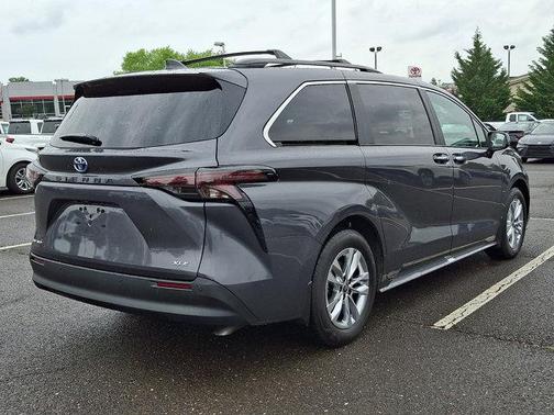 Magnetic Gray Metallic 2025 Toyota Sienna XLE