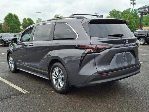 Magnetic Gray Metallic 2025 Toyota Sienna XLE