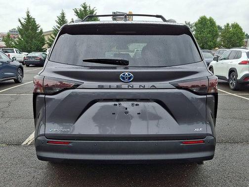 Magnetic Gray Metallic 2025 Toyota Sienna XLE