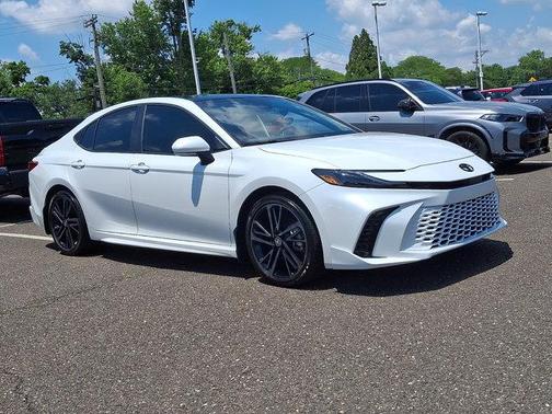 Wind Chill Pearl 2025 Toyota Camry XSE