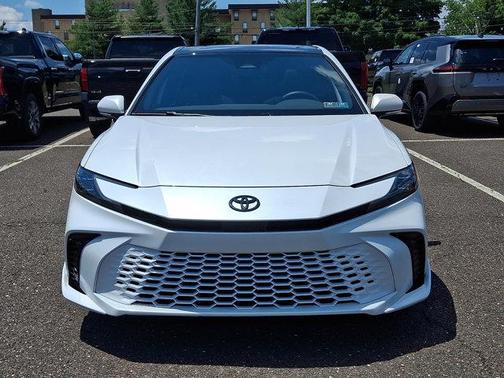 Wind Chill Pearl 2025 Toyota Camry XSE