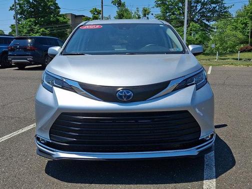 Celestial Silver Metallic 2023 Toyota Sienna XLE