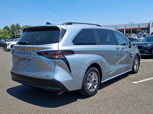 Celestial Silver Metallic 2023 Toyota Sienna XLE