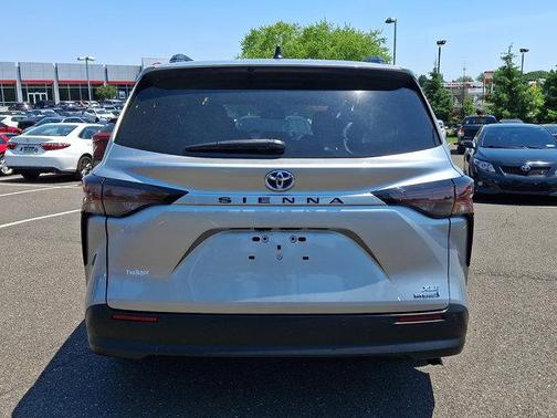 Celestial Silver Metallic 2023 Toyota Sienna XLE