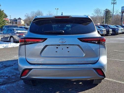 2024 Toyota Highlander Platinum