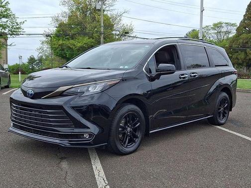 Midnight Black Metallic 2023 Toyota Sienna Woodland Edition