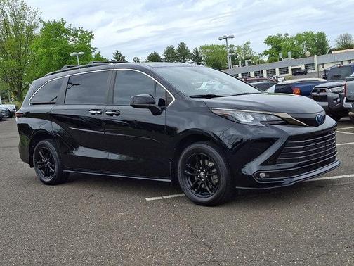 Midnight Black Metallic 2023 Toyota Sienna Woodland Edition