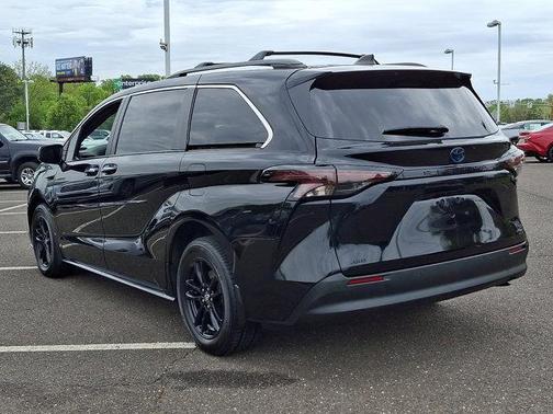 Midnight Black Metallic 2023 Toyota Sienna Woodland Edition