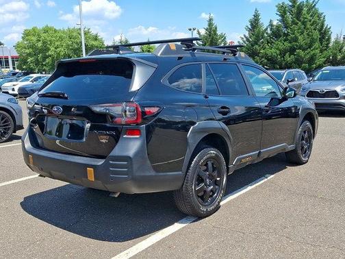 Crystal Black Silica 2024 Subaru Outback Wilderness