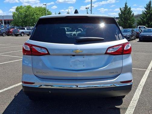Silver Ice Metallic 2019 Chevrolet Equinox 2LT