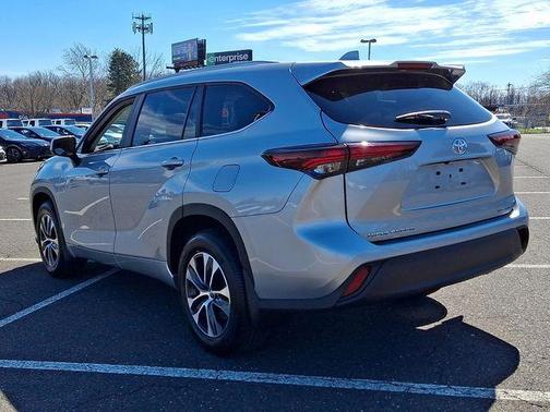 2025 Toyota Highlander XLE