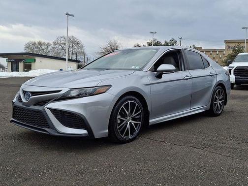 2023 Toyota Camry Hybrid SE