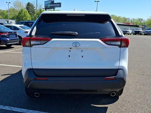 Ice Cap 2023 Toyota RAV4 LE
