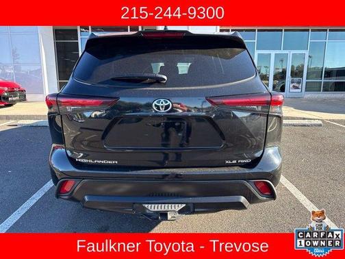 Midnight Black Metallic 2026 Toyota Highlander XLE