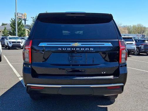 2023 Chevrolet Suburban LT