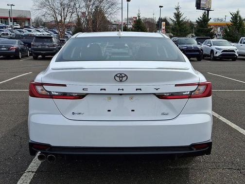 Ice 2025 Toyota Camry SE