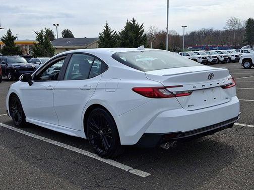 Ice 2025 Toyota Camry SE