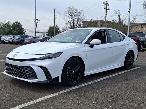 Ice 2025 Toyota Camry SE