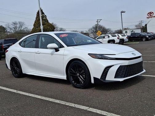 Ice 2025 Toyota Camry SE