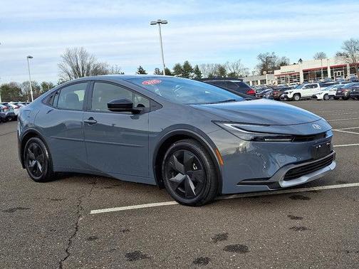 2025 Toyota Prius Plug-In Hybrid SE