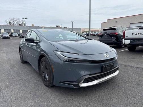 2025 Toyota Prius Plug-In Hybrid SE