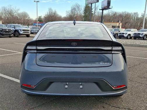 2025 Toyota Prius Plug-In Hybrid SE