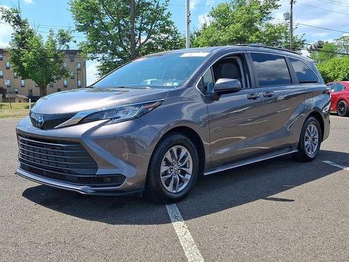 Predawn Gray Mica 2023 Toyota Sienna LE