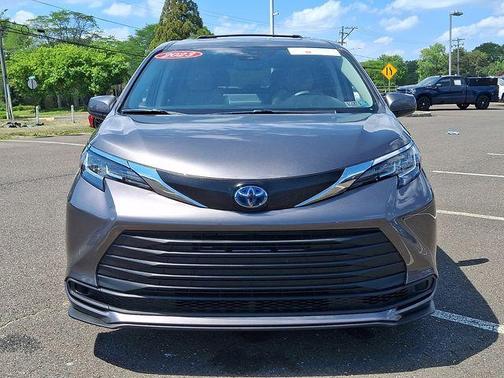 Predawn Gray Mica 2023 Toyota Sienna LE