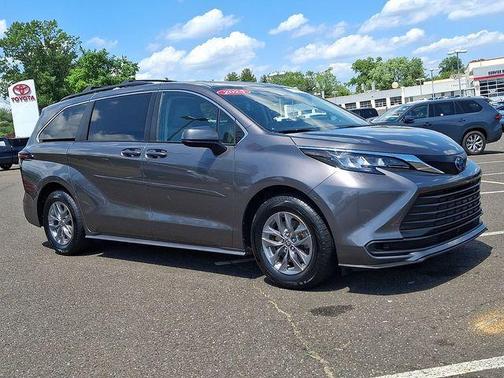 Predawn Gray Mica 2023 Toyota Sienna LE
