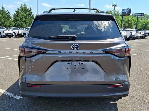 Predawn Gray Mica 2023 Toyota Sienna LE