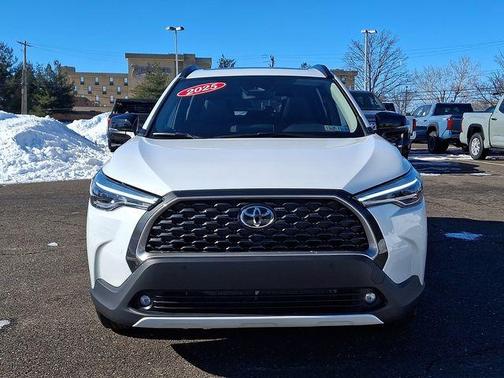 2025 Toyota Corolla Cross XLE