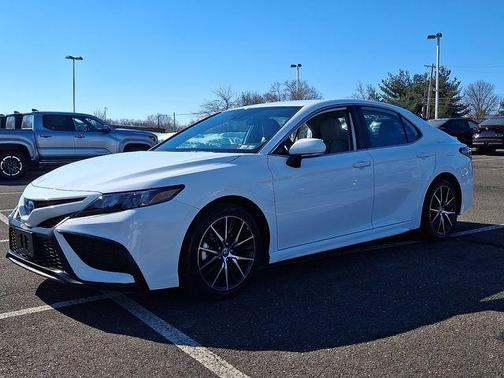 2024 Toyota Camry Hybrid SE