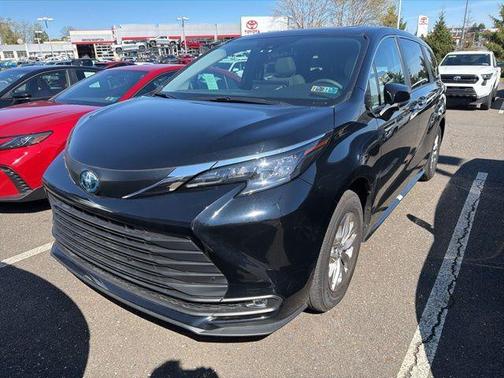 Black 2025 Toyota Sienna XLE
