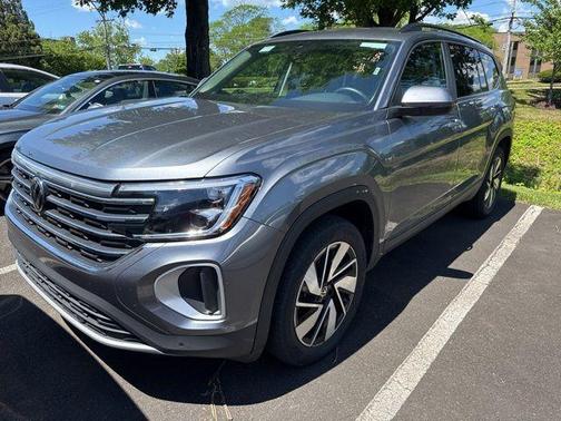Platinum Gray Metallic 2025 Volkswagen Atlas 2.0T SE w/Technology