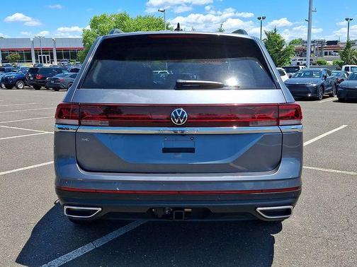 Platinum Gray Metallic 2025 Volkswagen Atlas 2.0T SE w/Technology