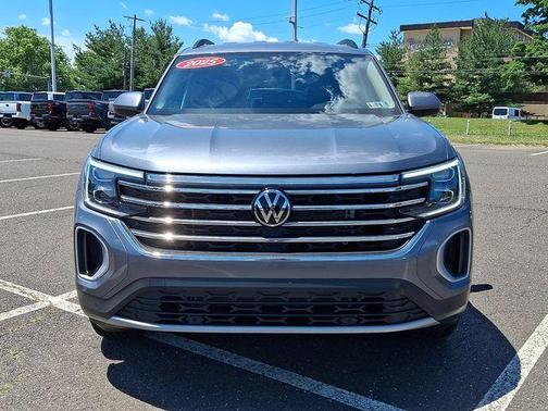 Platinum Gray Metallic 2025 Volkswagen Atlas 2.0T SE w/Technology