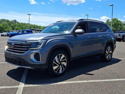 Platinum Gray Metallic 2025 Volkswagen Atlas 2.0T SE w/Technology