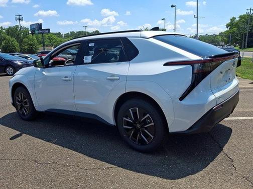 Wind Chill Pearl 2026 Toyota bZ XLE Plus FWD