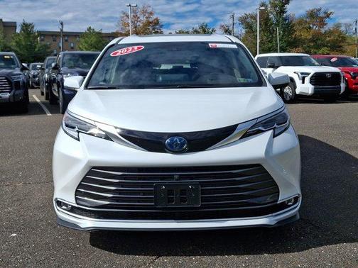 2023 Toyota Sienna Platinum 7 passenger