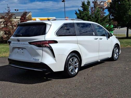2023 Toyota Sienna Platinum 7 passenger