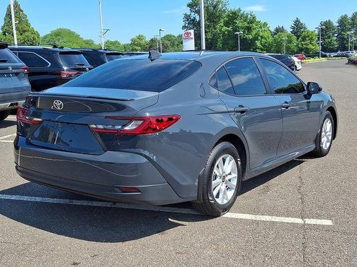 UNDERGROUND 2025 Toyota Camry LE