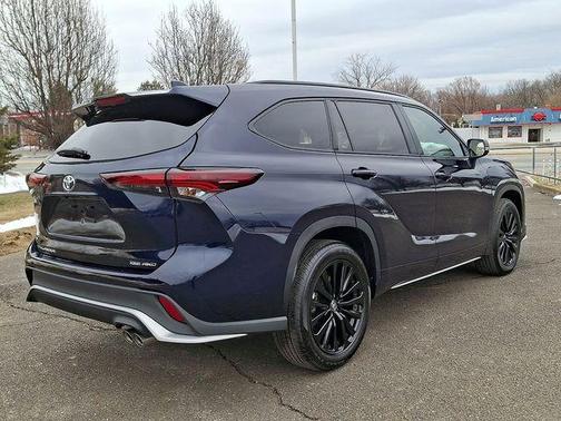 2025 Toyota Highlander XSE
